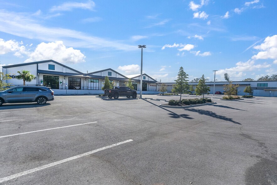 More Photos Of 2400-2462 5th Ave S, Saint Petersburg Warehouse For Sale
