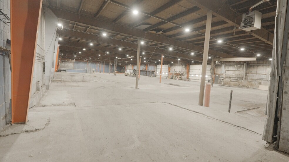 More Photos Of 135 York Street E St, Yorkton Warehouse For Sale