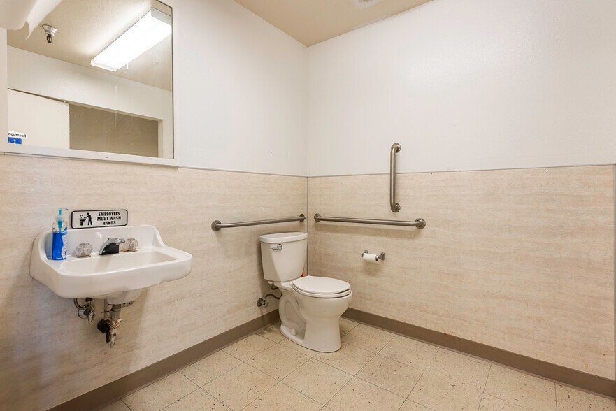 More Photos Of 1247 S Buena Vista St, San Jacinto Warehouse For Sale