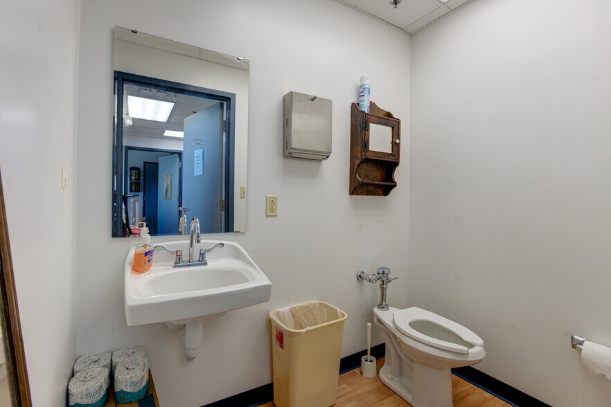 More Photos Of 8850 Columbia 100 Pky, Columbia Medical For Sale