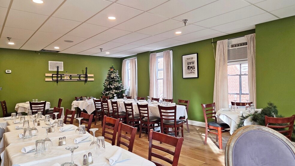 More Photos Of 305 S Washington St, Alexandria Restaurant For Lease