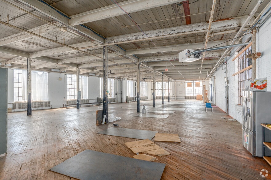 More Photos Of 3775 Kensington Ave, Philadelphia Light Distribution For Sale