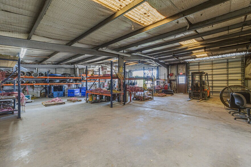 More Photos Of 4960 Fannett Rd, Beaumont Industrial For Sale
