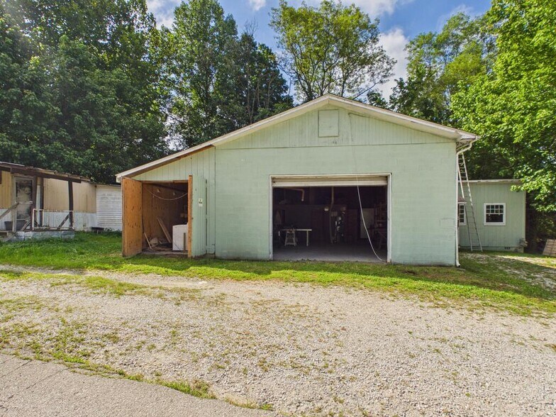 More Photos Of 175 3rd St, Louisa Storefront Retail Residential For Sale