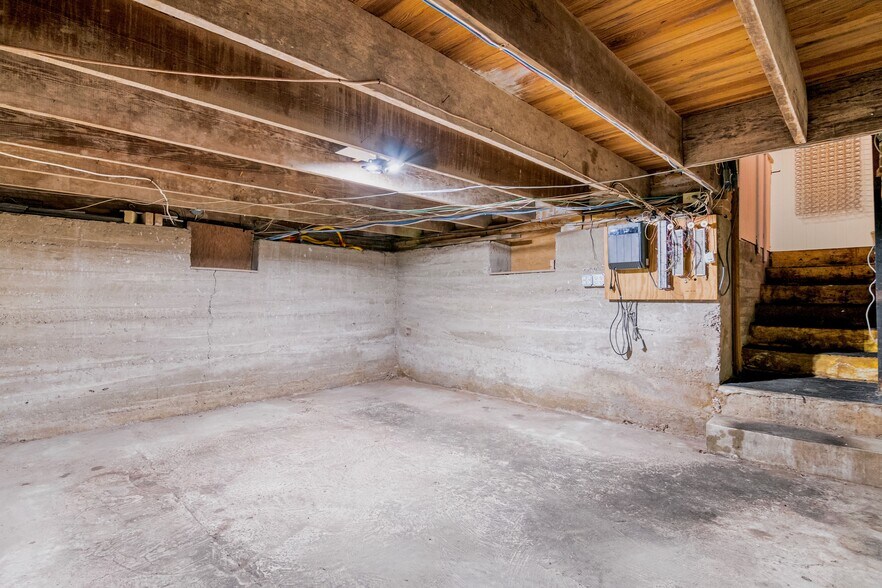 More Photos Of 702 Front St, Comfort Freestanding For Sale