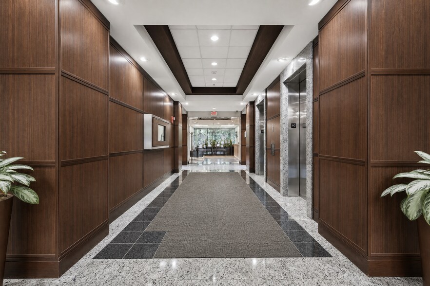 More Photos Of 11010 Prairie Lakes Dr, Eden Prairie Office For Lease