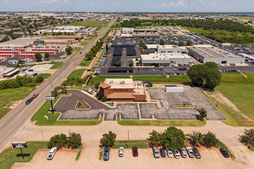 More Photos Of 800 W Memorial Rd, Oklahoma City Restaurant For Sale