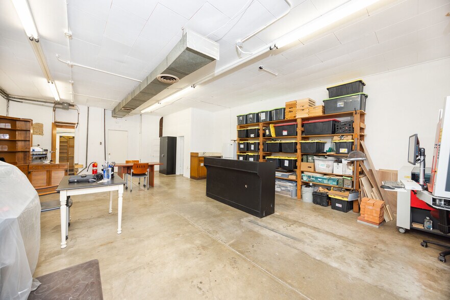 More Photos Of 1118 18th St, Hondo Storefront For Sale