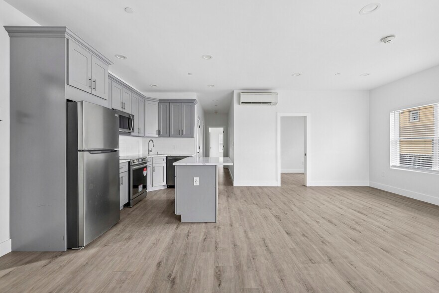 More Photos Of 533 Greenwich St, Hempstead Apartments For Sale