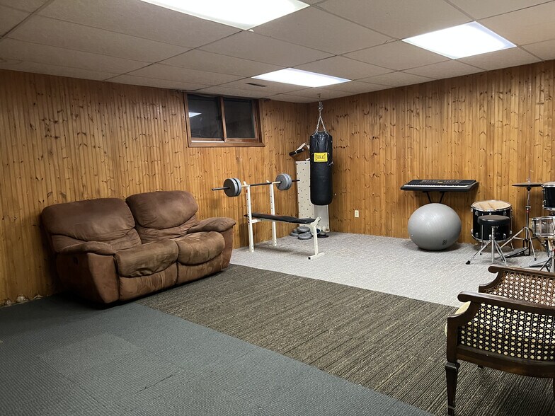 More Photos Of 821 E 7th St, Platte Hotel For Sale