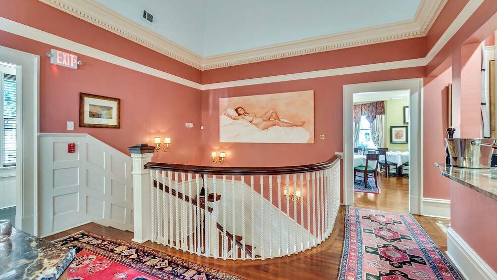 More Photos Of 119 E 37th St, Savannah Restaurant For Sale