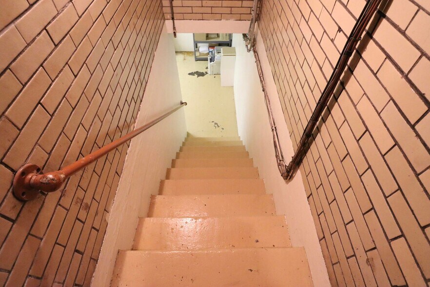 More Photos Of 414 Lincolnway, La Porte Office For Sale