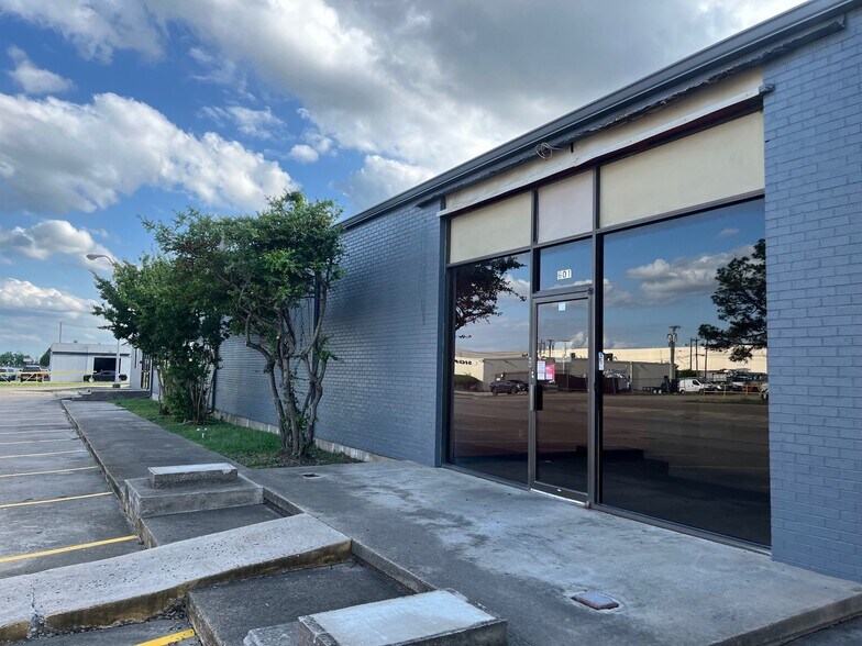 More Photos Of 601 Shepherd Dr, Garland Warehouse For Sale