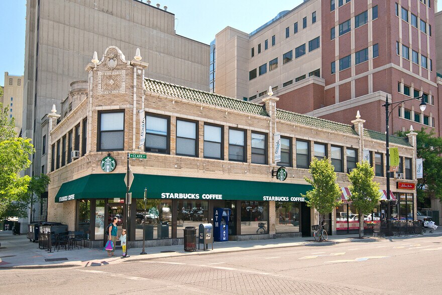 More Photos Of 2525 N Clark St, Chicago Apartments For Sale