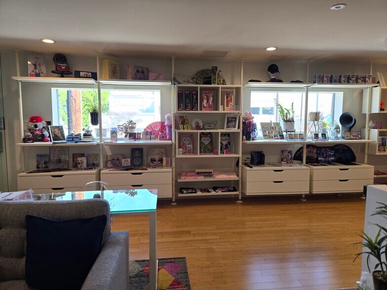 More Photos Of 2201 N Hollywood Way, Burbank Showroom For Lease