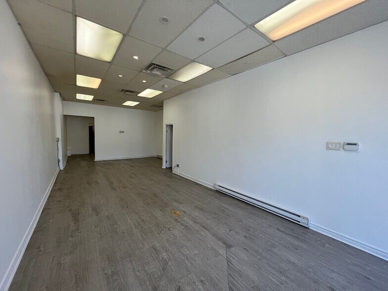 More Photos Of 402 Spadina Av, Toronto Storefront Retail Residential For Lease