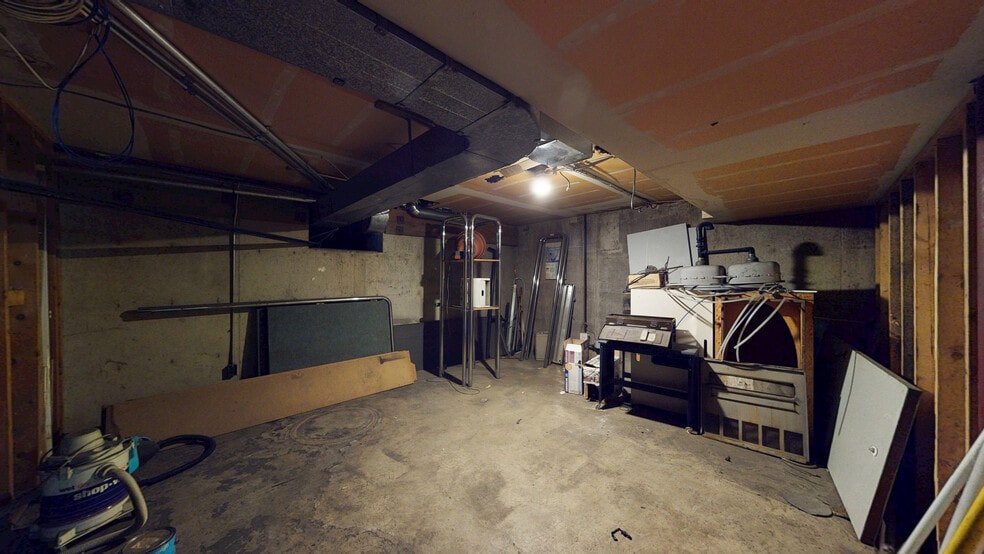 More Photos Of 662 15 St SW, Medicine Hat Industrial For Sale