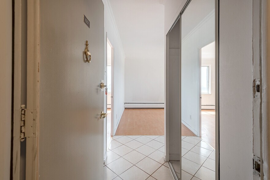 More Photos Of 250 Boul Saint-Joseph E, Montréal Apartments For Sale