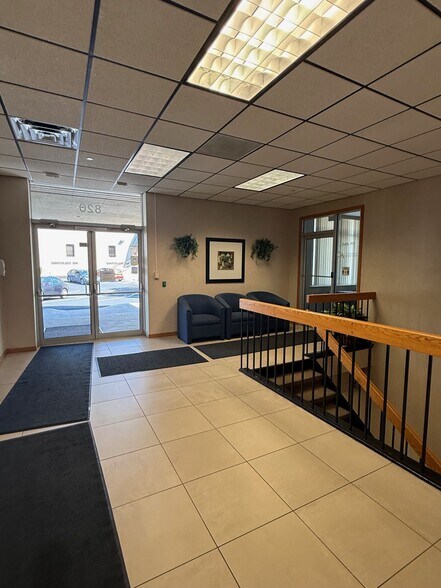 More Photos Of 800-820 Freeway Dr N, Columbus Office For Lease