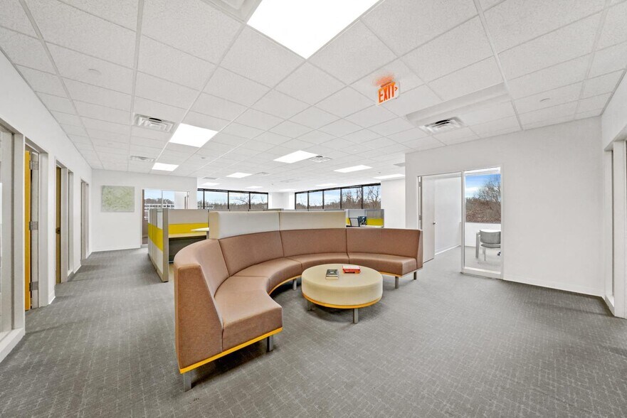 More Photos Of 411 Eagleview Blvd, Exton Office For Lease