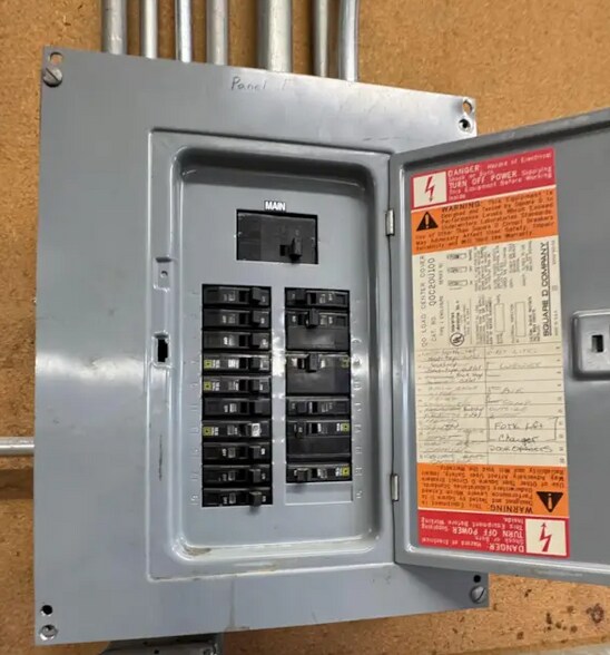 More Photos Of 633 1st Ave, Monroe Showroom For Sale