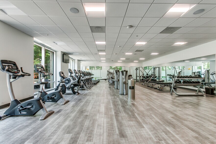 More Photos Of 2400 N Glenville Dr, Richardson Office For Lease