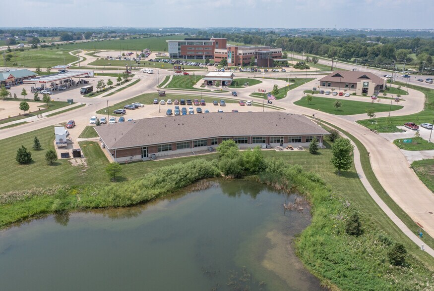 More Photos Of 945 Tower Dr, Waterloo Medical For Lease