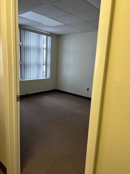 More Photos Of 12900-12940 SW 133rd Ct, Miami Office Residential For Lease