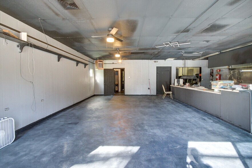 More Photos Of 1916 Cedar Dr, La Marque Restaurant For Lease