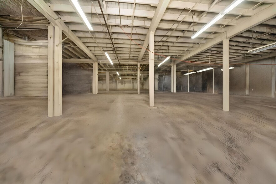 More Photos Of 4383 Fruitland Ave, Vernon Manufacturing For Sale