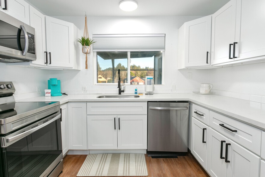 More Photos Of 2013 State Route 105, Grayland Hotel For Sale