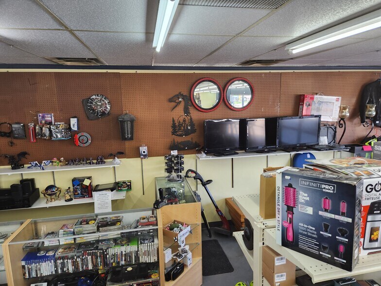 More Photos Of 208 Railway Ave E, Drumheller Convenience Store For Sale