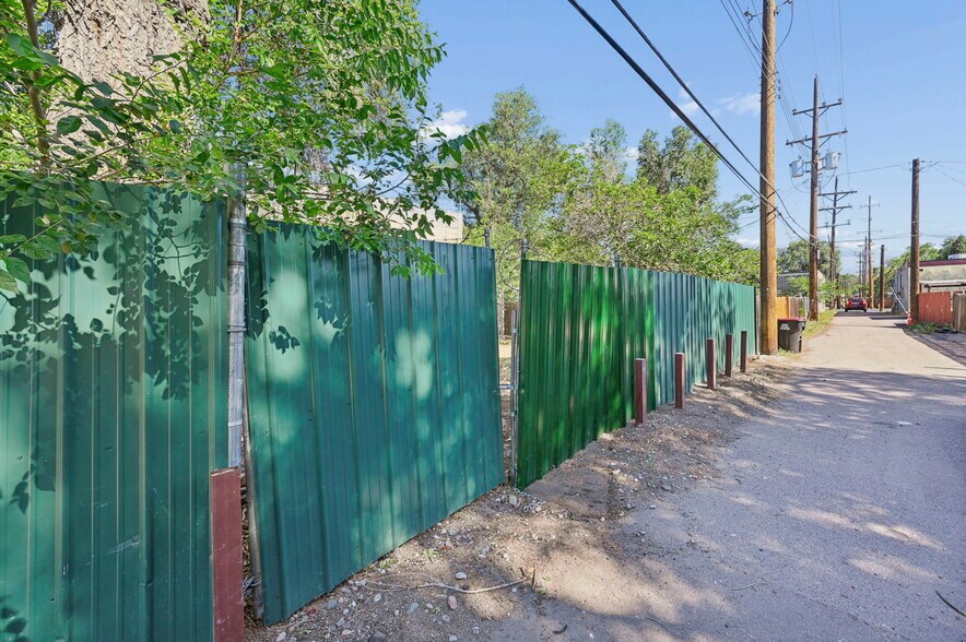 More Photos Of 319 N Bonfoy Ave, Colorado Springs Warehouse For Lease