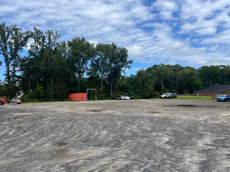 More Photos Of 168 Red Lion Rd, Southampton Light Manufacturing For Lease