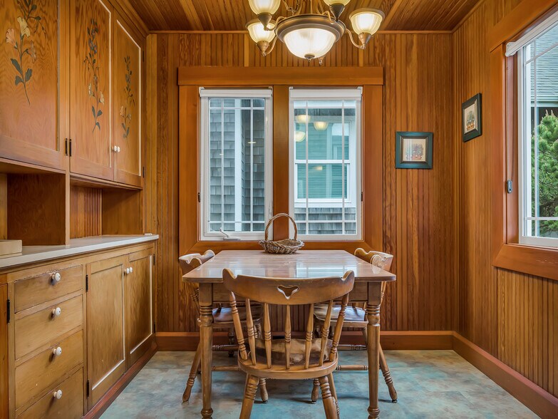 More Photos Of 1021 Promenade, Seaside Specialty For Sale