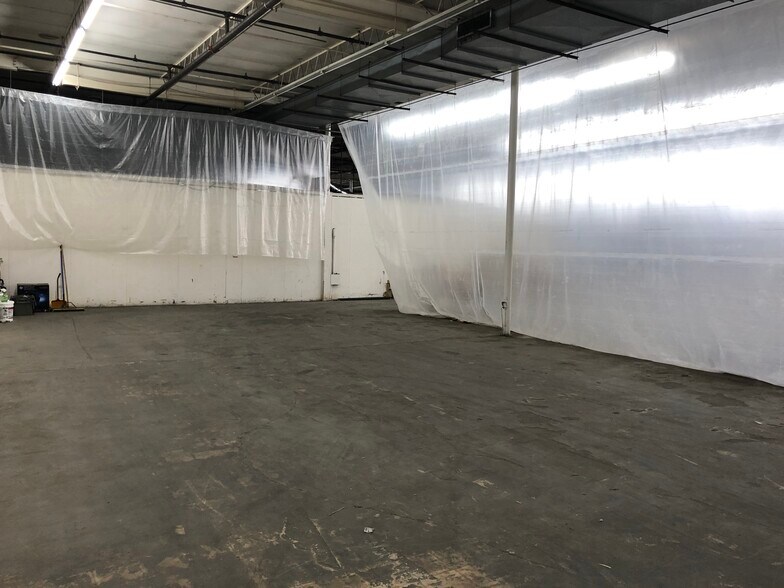 More Photos Of 5107 W University Blvd, Jacksonville Warehouse For Sale