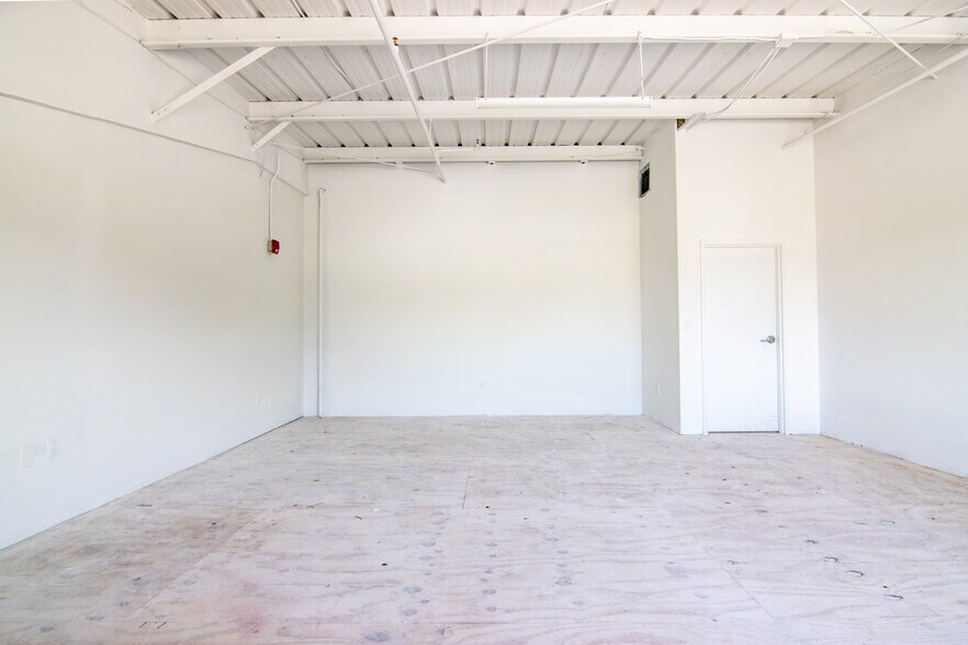 More Photos Of 2450 5th Ave S, Saint Petersburg Manufacturing For Lease