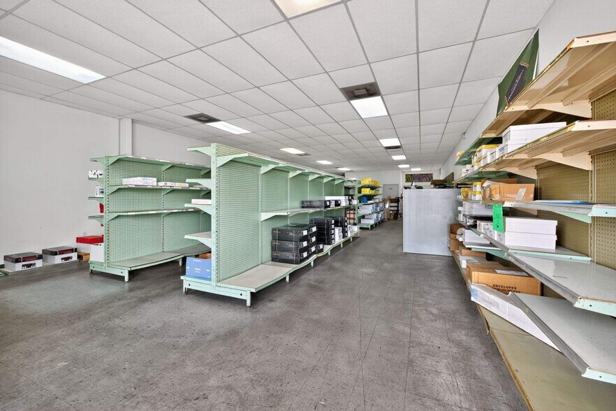 More Photos Of 3500 N Palafox St, Pensacola Showroom For Sale