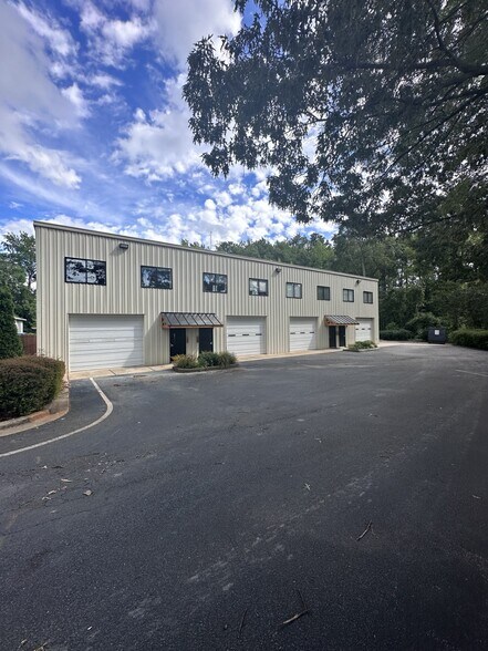 More Photos Of 809 Mt Vernon Rd, Raleigh Showroom For Lease