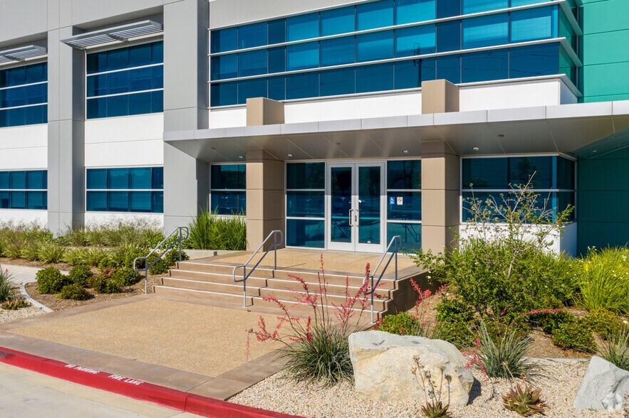 More Photos Of 4260 N Harbor Blvd, Fullerton Warehouse For Lease