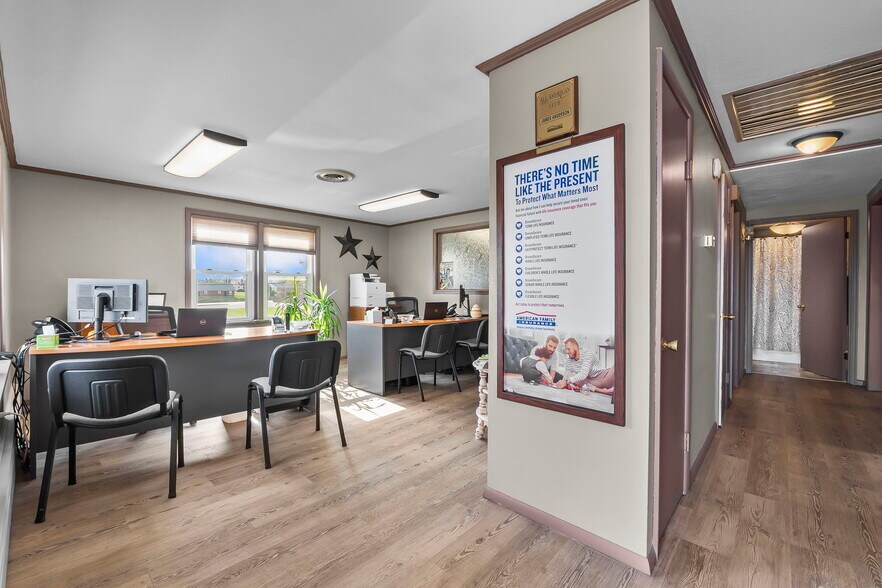 More Photos Of 407 W Saint Joseph St, Perryville Office For Sale