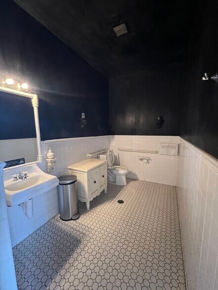 More Photos Of 1200 E 5th St, Los Angeles Restaurant For Lease