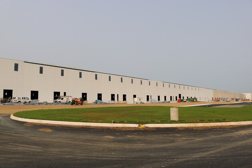 More Photos Of 8783 Congdon Hill Dr, Alburtis Warehouse For Lease