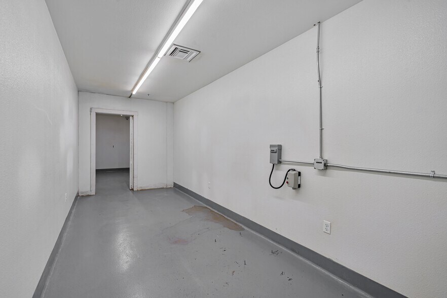 More Photos Of 1320-1326 9th St, Berkeley Warehouse For Sale
