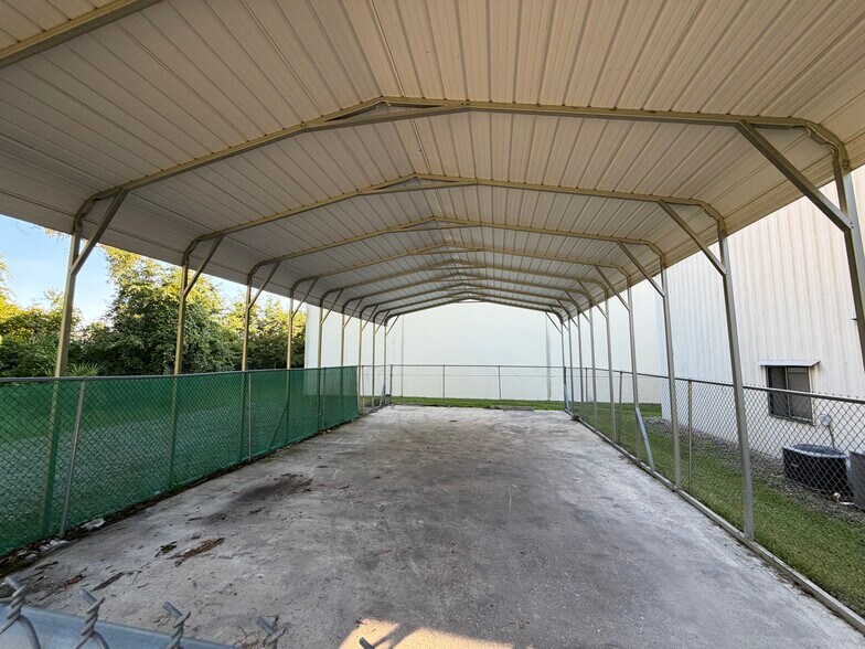More Photos Of 5491 Benchmark Ln, Sanford Warehouse For Lease