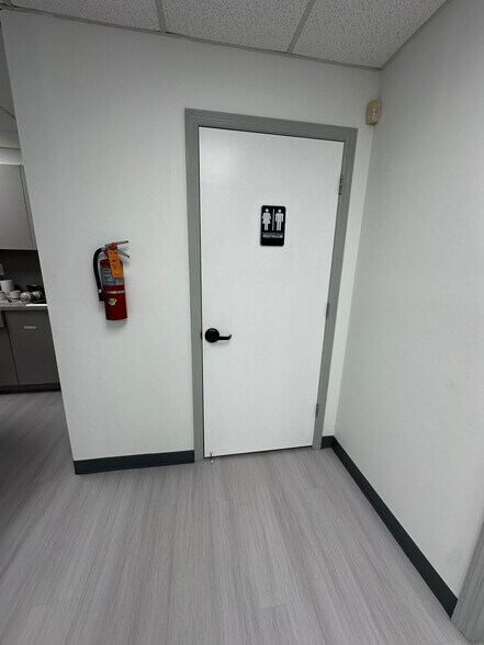 More Photos Of 4101 Ravenswood Rd, Dania Beach Office For Lease