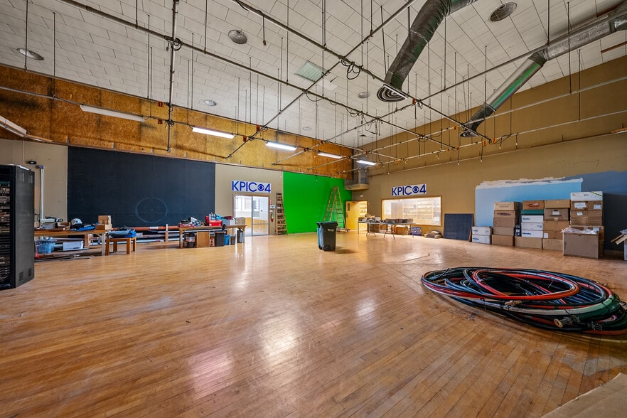 More Photos Of 655 W Umpqua St, Roseburg Radio TVTransmission Facilities For Sale