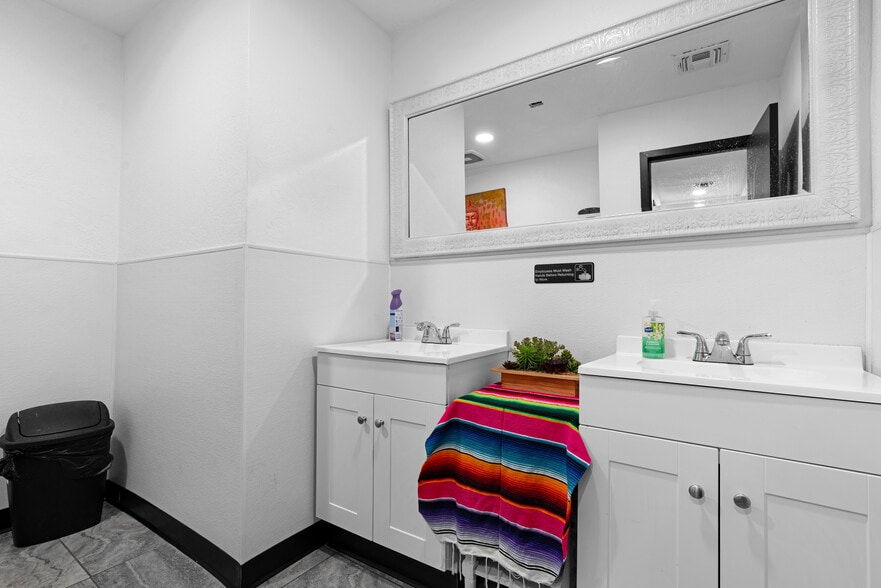 More Photos Of 4105 S Central Ave, Phoenix Freestanding For Sale