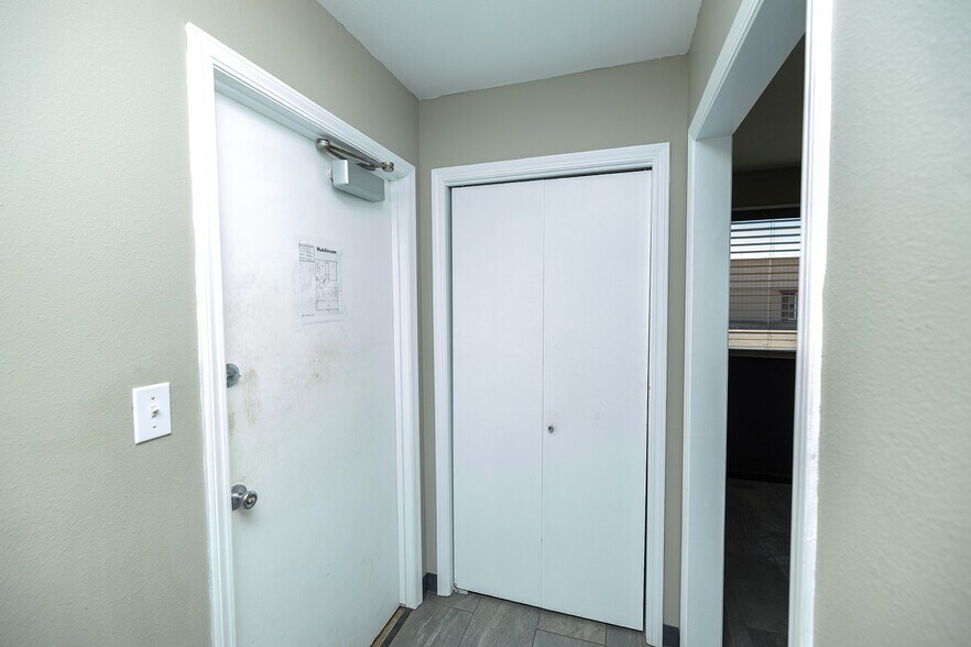 More Photos Of 130 E 10th Ave, South Hutchinson Industrial For Sale