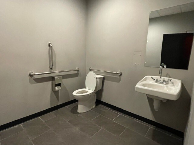 More Photos Of 1407 Southwest Blvd, Jefferson City Storefront Retail Residential For Lease